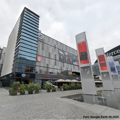 Mercedes Platz Entertainment Center - Bild 2